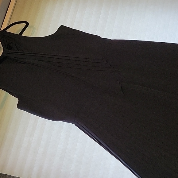 SOLD: Banana Republic Lazer-Cut Curved Hem Midi Dress in Navy Blue - Picture 6 of 10